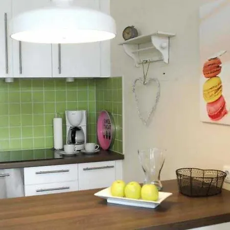 Anna Bansin, 5 Saphir Lejlighed *