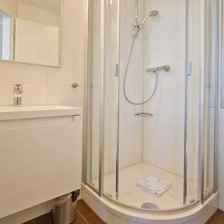 Anna Bansin, 5 Saphir