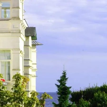 Anna Bansin, 5 Saphir 아파트